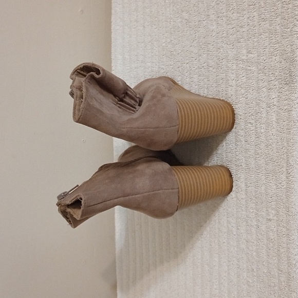 Mojo Moxy Tan Ankle Booties with Wedge Heel - Picture 4 of 8